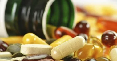 مكملات غذائية تدعم صحتك مع التقدم في العمر.. ما يقوله العلم؟