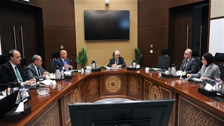 نائب رئيس الوزراء ووزير النقل يستعرضان مشروع القطار السريع شريان جديد لمصر