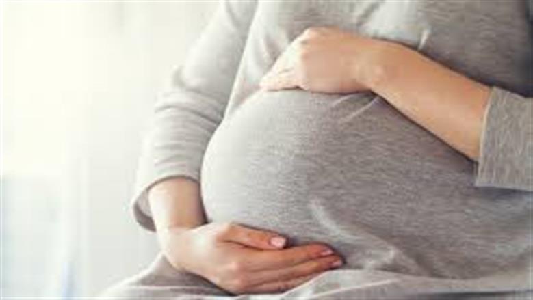وزارة الصحة تحذر الحوامل من عادات يومية خطيرة على الجنين