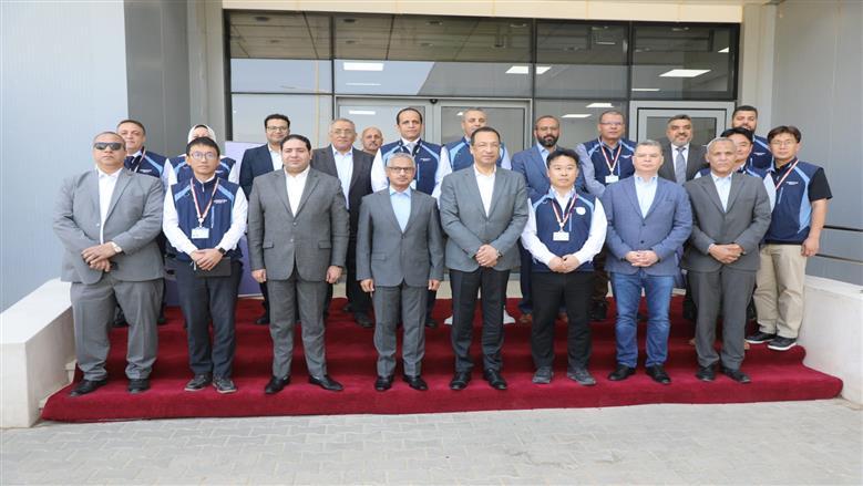 وزير الاتصالات يتفقد خطوط إنتاج الموبايل والتابلت بـ”سامسونج” بني سويف