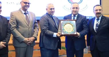 وزير التعليم العالي ومحافظ الإسكندرية يفتتحان مشروعات صحية بجامعة الإسكندرية