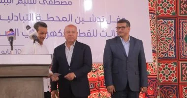 وزير النقل ومحافظ قنا يسلمان تعويضات المتضررين من مسار القطار الكهربائي السريع