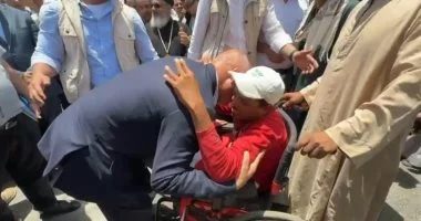 وزير النقل يلتقي شاباً من ذوي الهمم بمركز أبوتشت في قنا