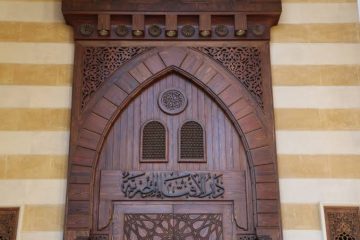 هل مناداة الابن والده باسمه يعد عقوقا؟.. الإفتاء ترد