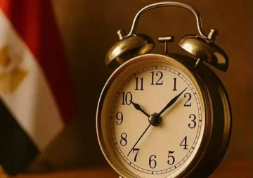 هل تقديم الساعة وتأخيرها حرام؟.. الإفتاء توضح حكم تطبيق التوقيت الشتوي والصيفي